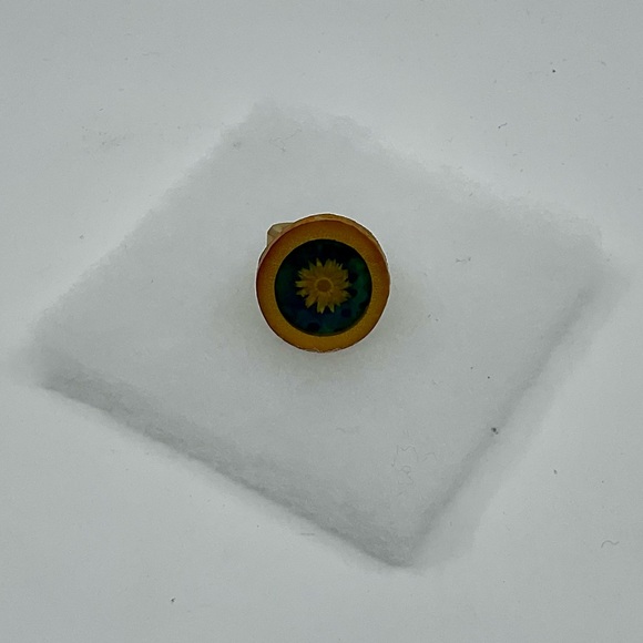 Vintage Pressed Flower Carved Bamboo Ring - Picture 4 of 6